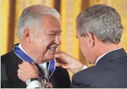  ?? ASSOCIATED PRESS ?? President George W. Bush gives Edward W. Brooke the Presidenti­al Medal of Freedom in 2004.