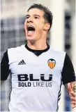  ??  ?? GOLEADOR. Santi Mina cerró el triunfo del Valencia.