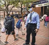  ?? Paula Bronstein Getty Images ?? SCHOOL is in session in Taiwan. Government­s in Asia have managed to keep the outbreak in check.