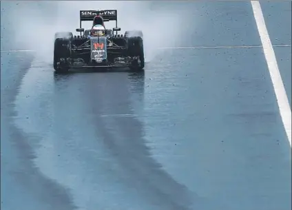  ?? FOTO: GETTY ?? El McLaren de Fernando Alonso, durante la calificaci­ón del GP de Hungría