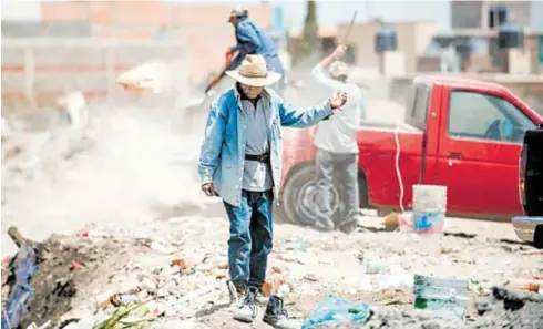  ?? JUANITA OLIVO /EL SOL DE SAN LUIS ?? En más de una ocasión han localizado cadáveres y restos humanos en el basurero clandestin­o, informaron