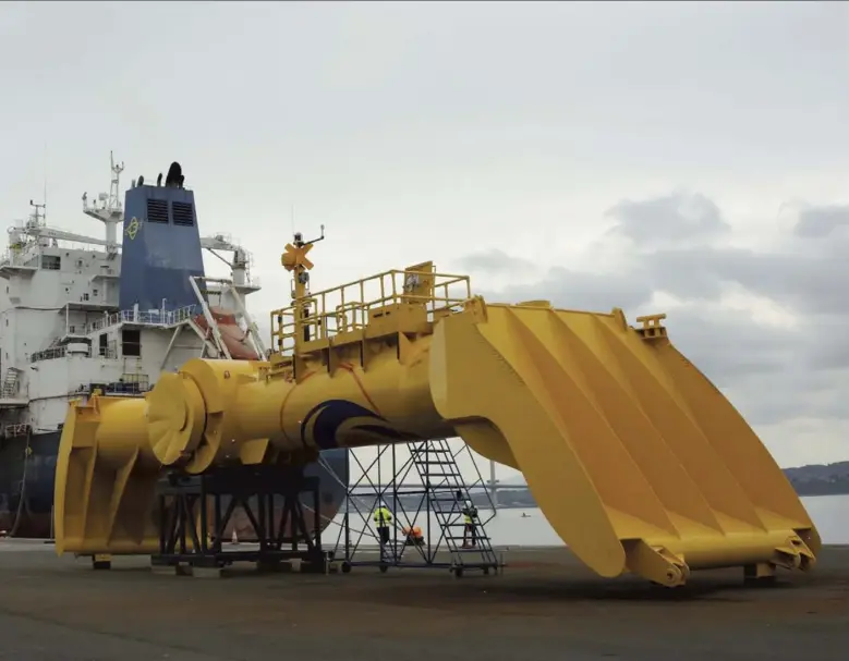  ??  ?? Main: Mocean Energy’s massive Blue X prototype at Forth Ports in Rosyth. Left, AWS Ocean’s Archimedes Waveswing device. Inset, Tim Hurst, managing director of Wave Energy Scotland