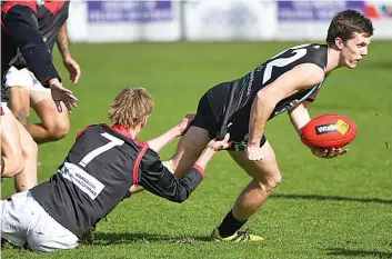  ?? ?? Warragul’s Harrison Cant refuses to let Wonthaggi’s Luke Gheller get away as he lays a tackle.