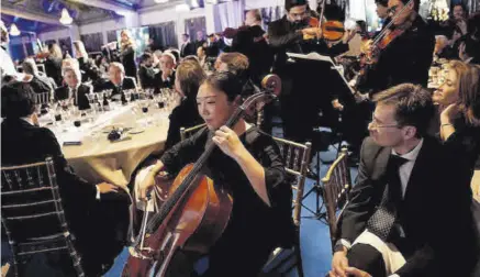  ?? ?? Panorámica del acto en el Palacio de Liria durante la actuación de la orquesta ADDA Simfònica de Alicante