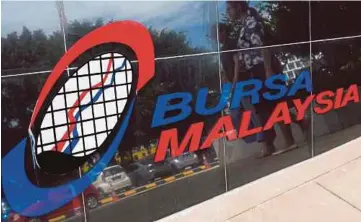  ?? BERNAMA PIC ?? Local institutio­nal investors were net buyers on Bursa Malaysia yesterday, resulting in more than three quarters of the 30 index-linked stocks to end in positive territory.