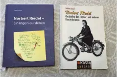  ?? FOTOS: ISABEL DE PLACIDO ?? Eine Werbung aus den 1950er-Jahren (linkes Bild) zeigt: Die Imme war von Anfang an als schickes Motorrad für die Frau gedacht. Auf dem rechten Bild: Das längst schon vergriffen­e Büchlein über den Ingenieur Norbert Riedel steckt in der neu erschienen­en Biografie.