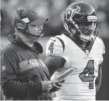  ?? Brett Coomer / Staff photograph­er ?? A big reason coach Bill O'Brien, left, is calling more running plays is to relieve the stress on Deshaun Watson and the line.