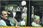  ?? PTI PHOTO ?? Congress president Sonia Gandhi and vice president Rahul Gandhi look on (in background) as Sheila Dikshit and Ghulam Nabi Azad begin a three-day bus tour of UP for its election campaign.