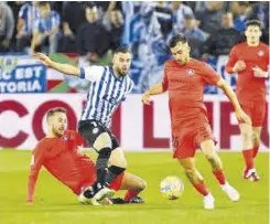  ?? // LALIGA ?? El Andorra, ayer de naranja, se llevó un buen punto de Vitoria