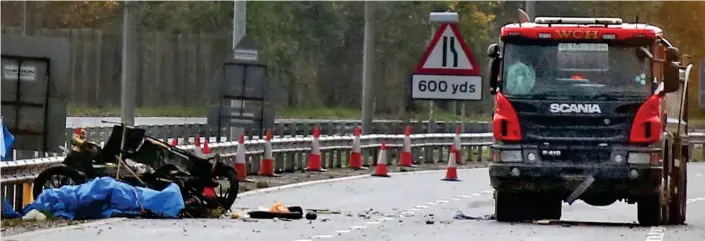  ??  ?? Scene of destructio­n: The 1903 Knox Runabout ‘Old Porcupine’, with a top speed of 35mph, was destroyed in the crash near Junction 7 of the M23 in Surrey