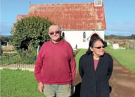  ??  ?? Martin and Marge Watts at the site of The Battle Of Ohaeawai.