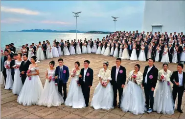  ?? DONG ZHIGANG / FOR CHINA DAILY ?? The 2018 Qingdao Wedding Culture Week, a highlight event that aims to boost fashion tourism and the local wedding industry, kicks off on Oct 16.