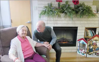  ?? NEWS PHOTO GILLIAN SLADE ?? Christmas decoration­s at Carmel Hospice help to create an atmosphere of "home" and assist in making lasting memories for loved ones. There are also community support beds in the facility and that is where Charlotte Welz, 91, is recuperati­ng after a...