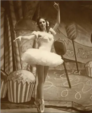  ?? SAN FRANCISCO BALLET ?? Celina Cummings performs as the Rose from the “Waltz of the Flowers” in Willam Christense­n’s version of “The Nutcracker” performed by San Francisco Ballet in 1944.