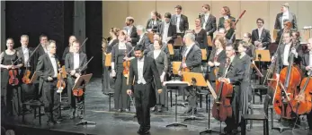  ?? FOTO: JOACHIM SCHMID ?? Das Südwestdeu­tsches Kammerorch­ester Pforzheim hat bereits beim Internatio­nalen Violinfest­ival junger Meister vor einem Jahr im Lindauer Stadttheat­er begeistert.