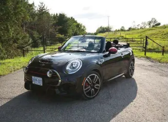  ?? SAMUEL MCEACHERN/AUTOGUIDE.COM ?? The JCW Convertibl­e is mechanical­ly identical to the hardtop with the same 228-horsepower 2.0-litre turbo.