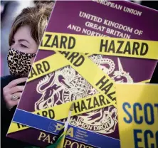  ??  ?? Travel agents and members of the Scottish Passenger Agents’ Associatio­n protest at Holyrood