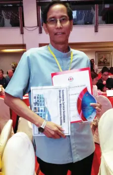  ??  ?? REV. Fr. Hermie Garcia of the Our Lady of the Assumption Parish – Recipient of the Blood Services Platinum Award