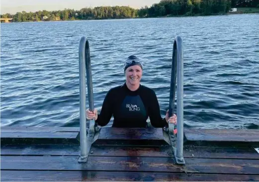  ?? FOTO: LÄSARBILD ?? Hannah Halvorsen har tränat simning i öppet vatten och coachats av Therese Alshammar. Den 8 juli simmar hon Vansbrosim­ningen.