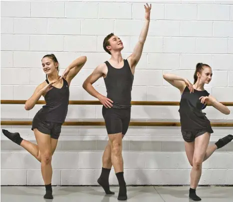  ?? PHOTO: NEV MADSEN ?? BORN TO DANCE: Toowoomba dancers (from left) Sarah McCarthy, Austin Kelly and Taylor Seymour from Dance Central have been accepted into a pre-profession­al year with the Sydney Dance Company.