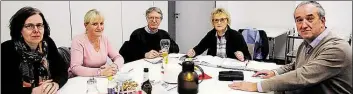  ?? BILD: CHRISTIAN KORTE ?? Kennenlern­runde im Vorstand: Bianca Meyer (2. von links) mit Christiane Bußmann, Alard Meyer,Ehrentraud Schneider-Hassel und August Lehmann (von links).