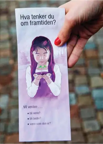  ?? FOTO: KRISTIN ELLEFSEN ?? Jehovas vitner vil gjerne at mange leser de bladene og brosjyrene de deler ut.