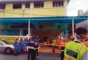  ?? PIC COURTESY OF READER ?? The scene outside the Darul Quran Ittifaqiya­h tahfiz school in Jalan Keramat Hujung, Kuala Lumpur, after the fire was put out yesterday.