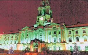  ??  ?? ●●Stockport Town Hall lit up in green for the NSPCC’s Light up Christmas for Children campaign