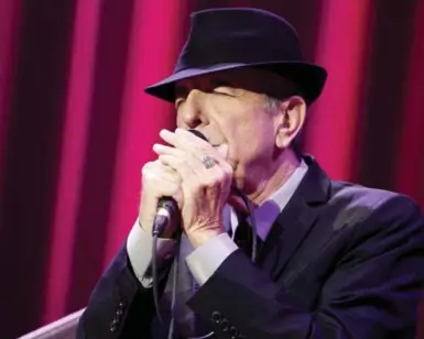  ?? MIKE LAWRIE/GETTY IMAGES FILE PHOTO ?? Leonard Cohen did not want the song “So Long, Marianne” included on a compilatio­n record, according to Denise Donlon.