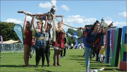  ??  ?? The festival atmosphere was alive in Glasgow Green as acrobats performed for the crowds