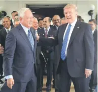  ?? — Gambar Bernama ?? RAMAH MESRA: Najib (kiri) beramah mesra bersama Trump selepas membincang­kan hubungan strategik antara kedua-dua negara di Rumah Putih di Washington D.C., kelmarin.