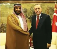  ??  ?? MBS con il presidente turco Recep Tayyp Erdogan durante un summit del G20 a Hangzhou in Cina il 3 settembre 2016.