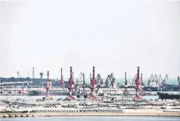  ?? — WP-Bloomberg photo ?? Gantry cranes stand in the port facility in Qinhuangda­o, China, on Oct 28, 2016.