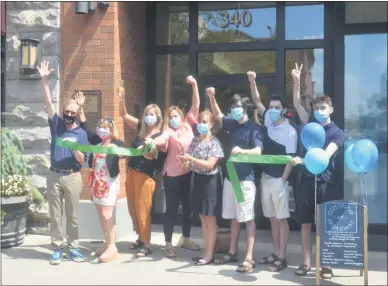  ?? LAUREN HALLIGAN - MEDIANEWS GROUP ?? A ribbon cutting ceremony is held to mark the grand opening of Osteopathy on Broadway.