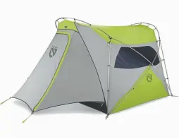  ?? Provided by NEMO Equipment ?? NEMO’S Wagontop four-person tent lets adults stand comfortabl­y, and it goes up quickly with just two poles. A removable vestibule provides additional space for gear.