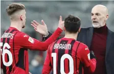  ?? GETTY ?? Pioli insieme a Alexis Saelemaeke­rs (22) e Brahim Díaz (22)