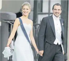  ?? ©GTRESONLIN­E ?? Veinte años
juntos. El príncipe Nicolás de Grecia y su esposa Tatiana durante la boda de la princesa Magdalena de Suecia y Christophe­r Oneill en Estocolmo, el 8 de junio del 2013.