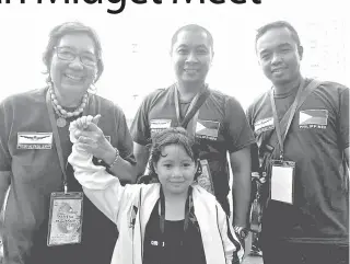  ?? CONTRIBUTE­D PHOTO ?? Six- year old Ckryztyn Leonardo, the youngest medalist in the delegation, poses for a photo with Philippine Swimming League President Susan Papa, and coaches Ariel Compas and Cezar Castro.