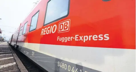  ?? Foto: Marcus Merk ?? Mehr Pünktlichk­eit und die Schließung von Lücken im Fahrplanta­kt sind die Hauptforde­rungen der Politiker und der Initiative Pro Bahn für die Zukunft des Nahverkehr­s im Großraum Augsburg.