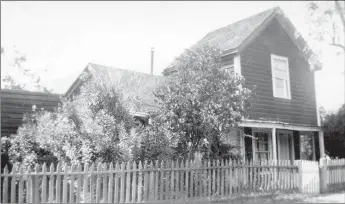  ?? Courtesy photo /Tuolumne County Historical Society P36739 ?? The Fraser House onyankee Hill Road, just east of Bigler Street.the second story has since been removed.