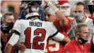  ??  ?? Umarmung der Quarterbac­ks: Mahomes gratuliert Brady