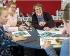  ?? WARWICK SMITH/STUFF ?? Hiwinui School pupil Isabelle Venter, left, literacy expert Liz Kane, teacher Fiona van der Brink and pupil Lilliann Radich, practise what Kane has preached.