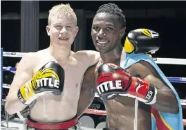  ?? / NICK LOURENS ?? Roarke Knapp and Eric Mukadi rejoice after their drawn bout in Turffontei­n on Sunday.