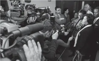  ?? Brian Brainerd, Denver Post file ?? Rhonda Marshallfi­elds, left center, and Christine Wolfe, mothers of Javad Marshall Fields and his fiancee Vivian Wolfe, speak to the press as they leave the Arapahoe district court where Sir Mario Owens was sentenced to death in 2008.