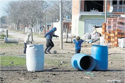  ?? Gerardo viercovich ?? En el barrio junto al predio tomado también esperan respuestas de la Provincia