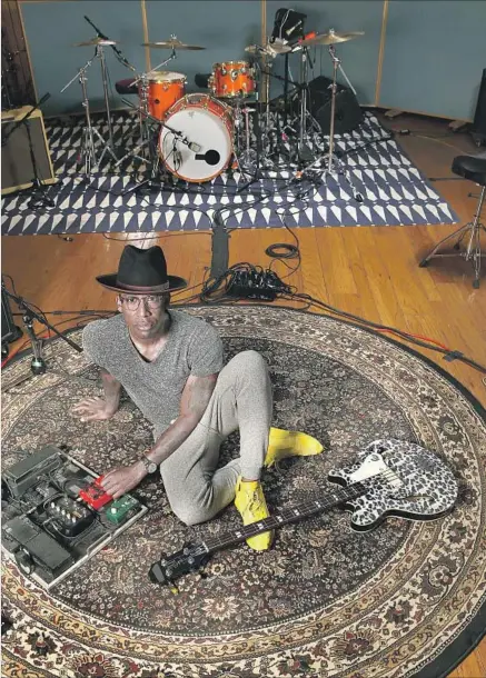  ?? Mel Melcon Los Angeles Times ?? “I FEEL like if you’re a musician, you should be able to do everything,” says Raphael Saadiq, shown at his North Hollywood studio.