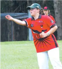  ??  ?? Warragul’s Erin McFarlane shares the ball around in a tough day in the field against Bunyip.