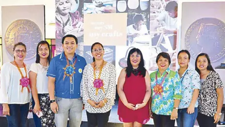  ??  ?? Cauayan City Mayor Bernard Dy (third from left) with DTI Isabela provincial director Salvacion Castillejo­s (center), DTI Quirino provincial director Lucy Guerrero, Madelane Bulan, DTI Region 2’s Leovida Tumaliaun and Desiree Sera, and SM SVP for marketing Millie Dizon