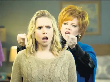  ?? Hopper Stone Universal Pictures ?? KRISTEN BELL gets some tough-love fashion advice from Melissa McCarthy in a scene from “The Boss.”