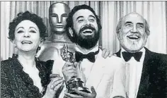  ??  ?? Blanco y feliz, Garci ganó el Oscar por Voverr a empesar